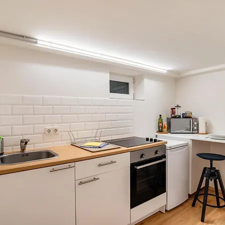 Apartment Mini Mit Bad Und Kueche *